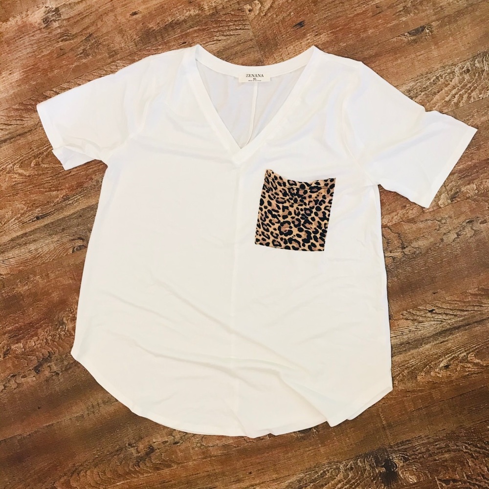 White tee with Cheetah pocket Sz XL